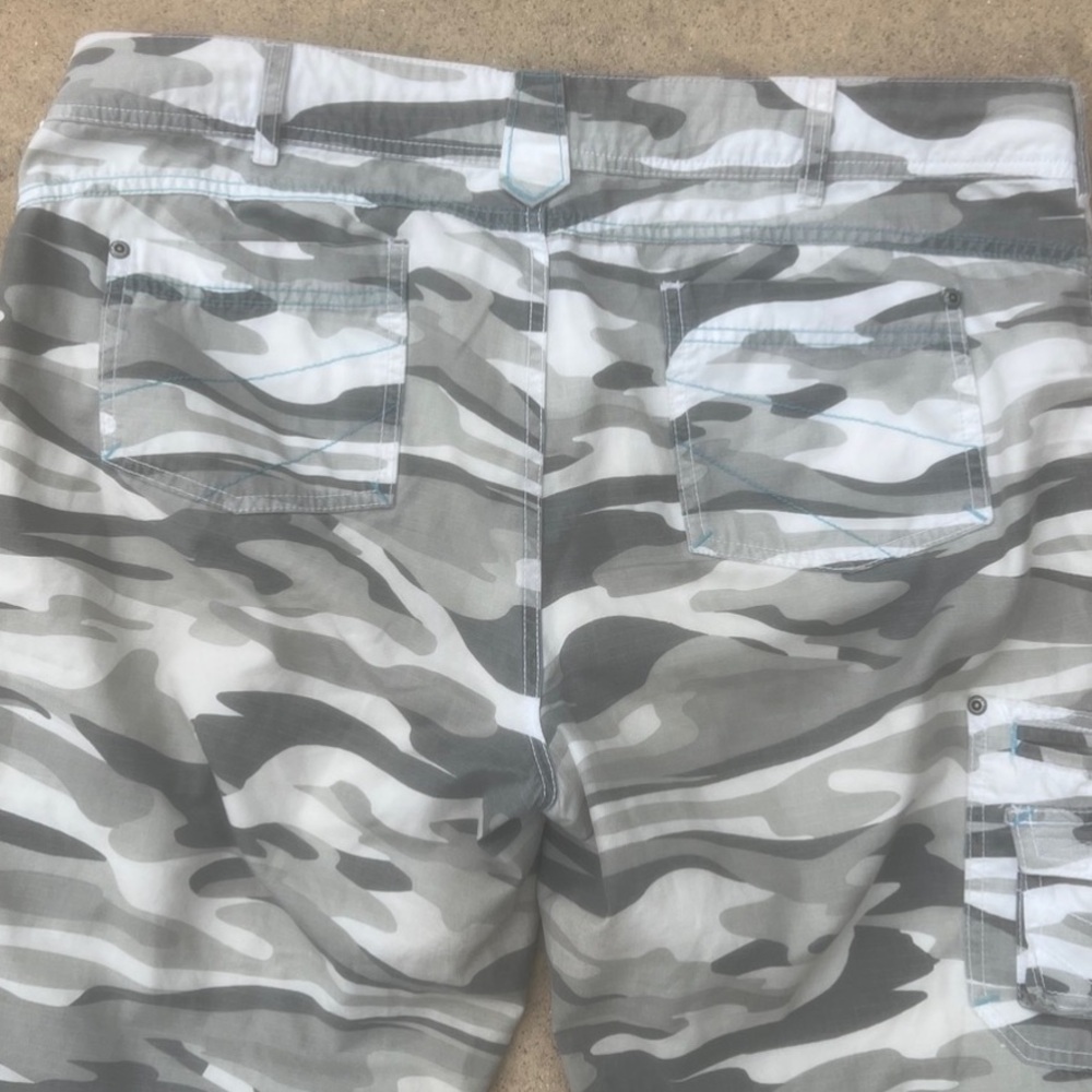Cabela's Grey Camo Roll up Hiking Cargo Pants Women's Size 14 - Picture 7 of 9
